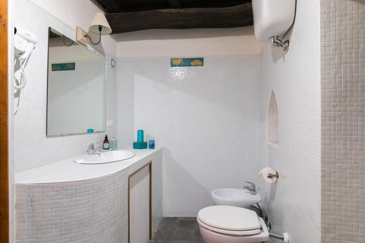 Opera Suites - Le Notti Bianche Calcata Esterno foto