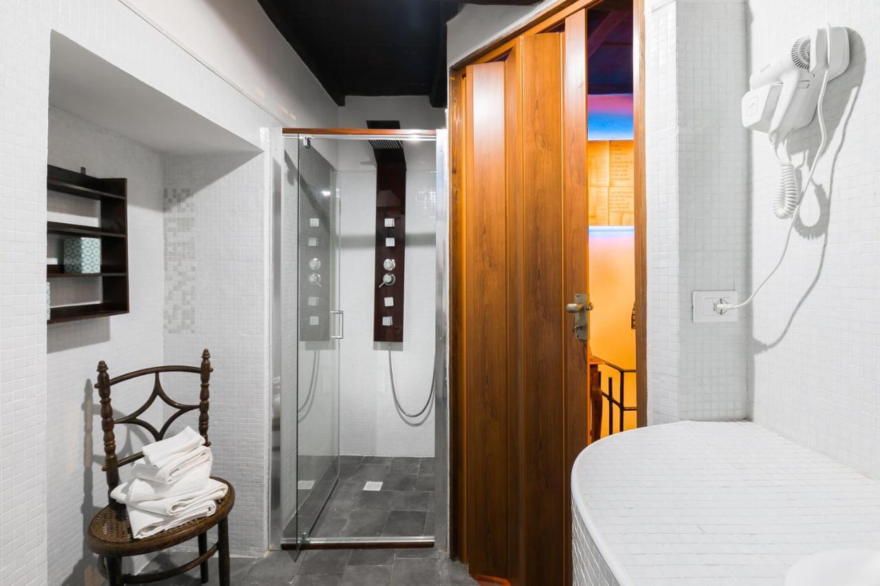 Opera Suites - Le Notti Bianche Calcata Esterno foto