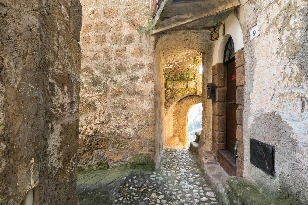 Opera Suites - Le Notti Bianche Calcata Esterno foto