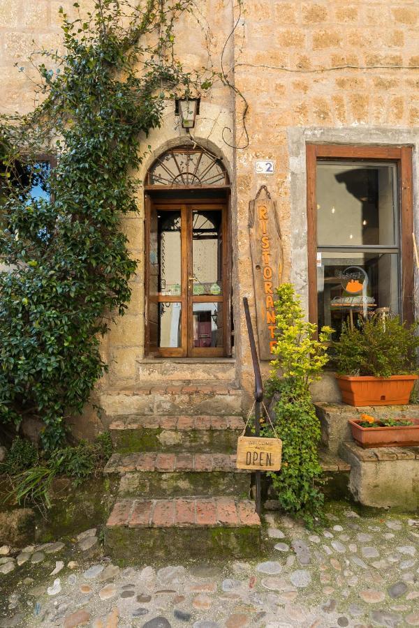 Opera Suites - Le Notti Bianche Calcata Esterno foto